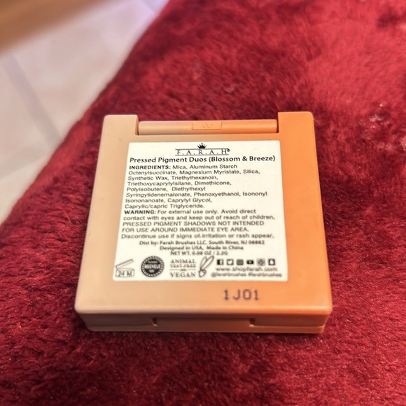 NWT- Farah Pressed Pigment Eye Shadow Duo- Blossom and Breeze. - Picture 4 of 4
